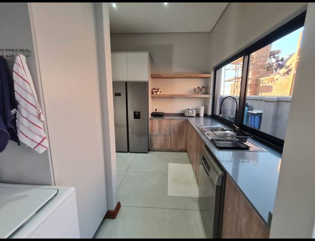 4 BEDROOM HOUSE FOR SALE IN HERON BANKS GOLF ESTATE